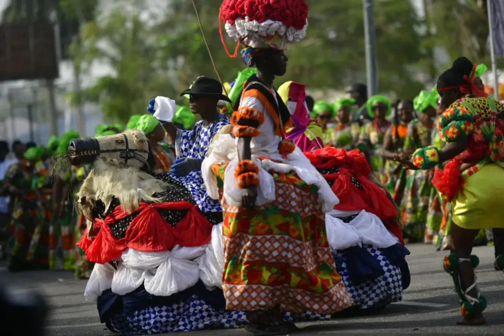 Cultural Tourism: Promoting Nigeria'S Rich Heritage And Traditions 9 Turasóireacht chultúrtha, turasóireacht chultúrtha sa Nigéir, cinn scríbe cultúrtha, cathair Kano, cathair Beinin